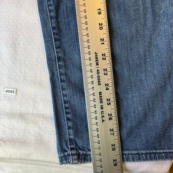 IZOD Women Cropped Jeans size 8 Blue Slim Fit Curvy Mid Rise - Picture 4 of 11